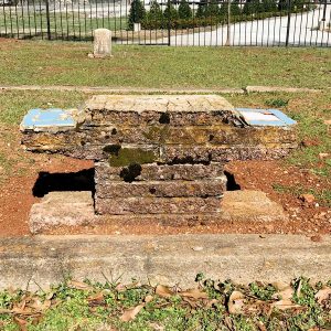 Vernacular_headstoneW