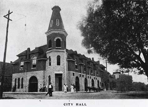 The Huntsville City Hall stood at the corner of Clinton Avenue and Washington Street from 1892-1913. Now, the City Center Garage is on this corner.