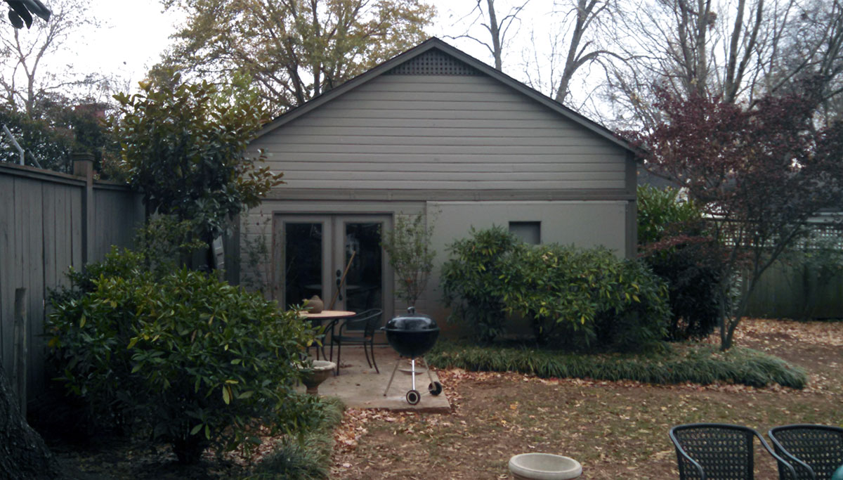 Before-Little-House The c. 1940s freestanding garage had seen better days.