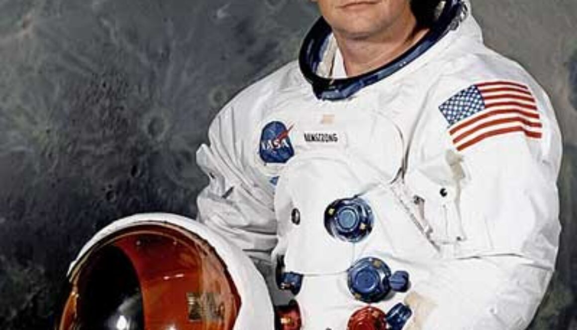 75-Neil-ArmstrongB